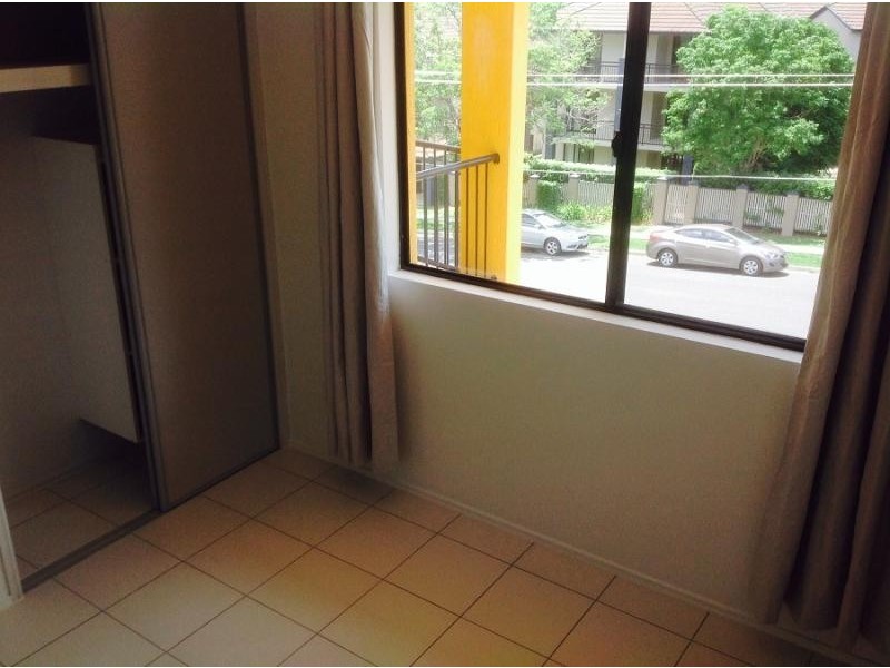 14 Durham Street, St Lucia QLD 4067