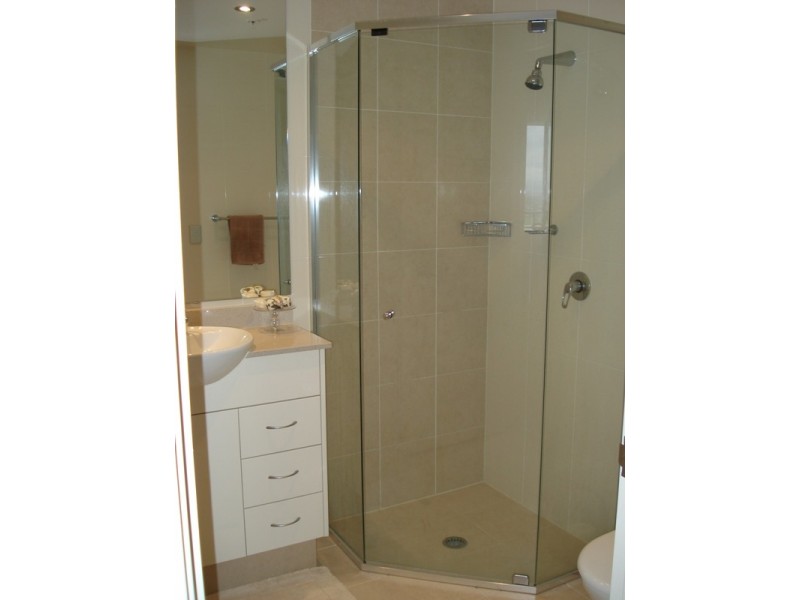 1 Como Crescent, Southport QLD 4215