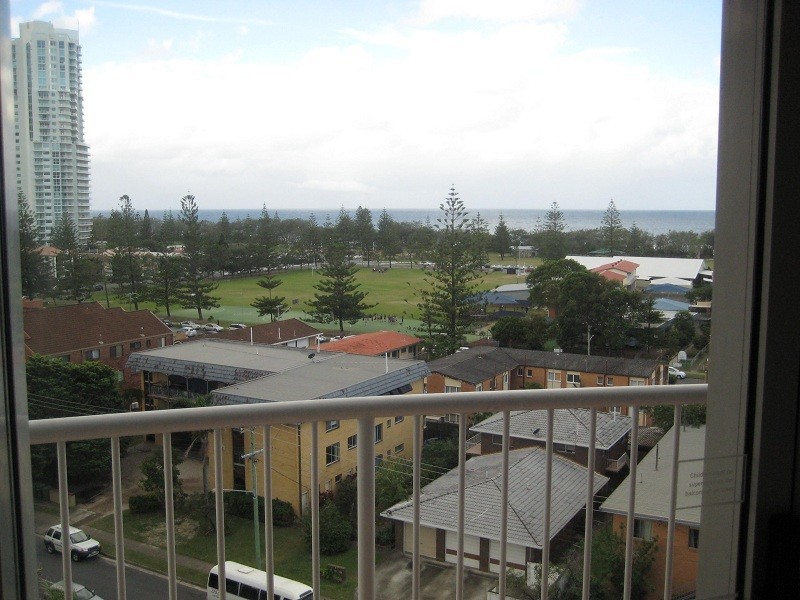 1082/2633 Gold Coast Highway, Broadbeach QLD 4218