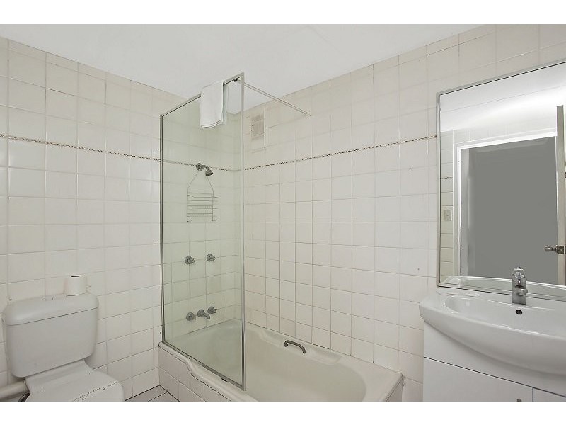 17/4-10 Clifford St (cnr Northcliffe), Surfers Paradise QLD 4217