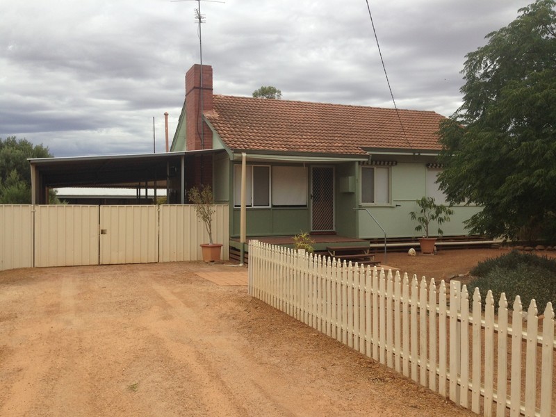 5 Olympic Avenue, Cunderdin WA 6407