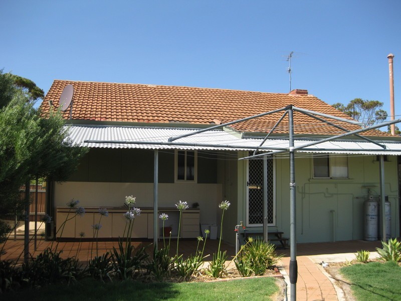 5 Olympic Avenue, Cunderdin WA 6407