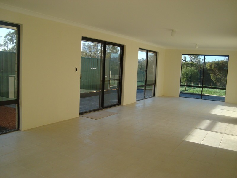 9 Riverside Outlook, Northam WA 6401