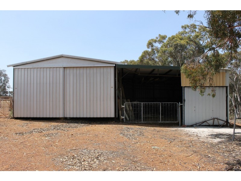 740 Smith Road, Katrine, Clackline WA 6564