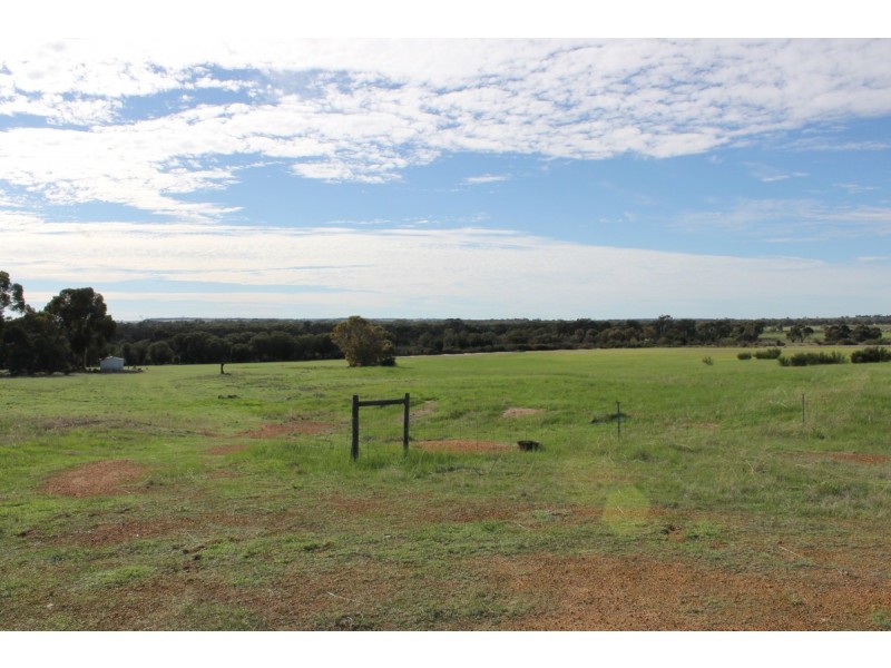 740 Smith Road, Katrine, Clackline WA 6564