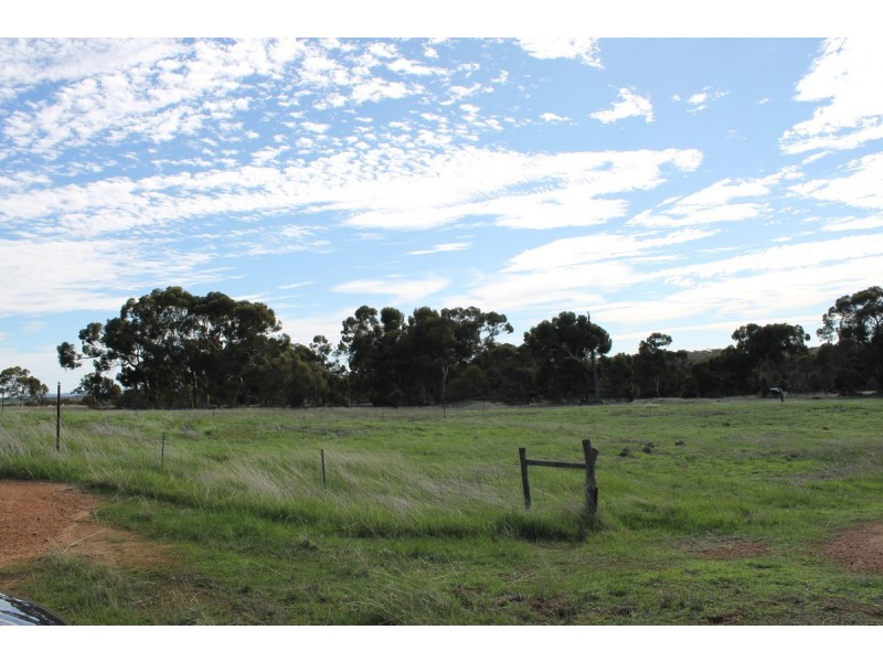 740 Smith Road, Katrine, Clackline WA 6564
