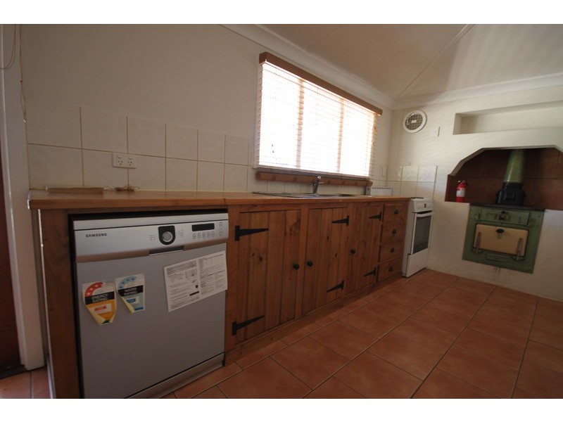 3 Ninth Road, York WA 6302