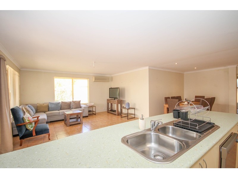 11 Cummings Crescent, Merredin WA 6415