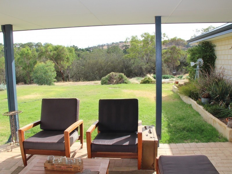 98 Railway Road, Toodyay WA 6566