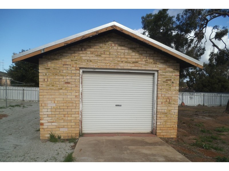 28 Robinson Street, Northam WA 6401