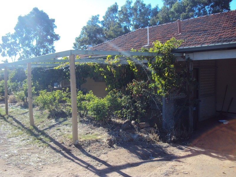 203 Hughes Road, Wongamine WA 6401