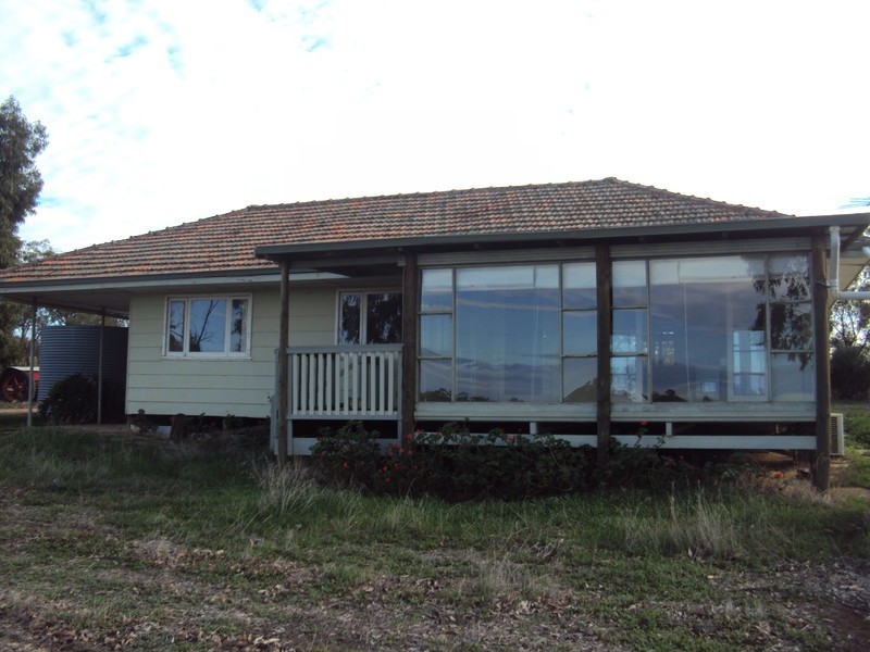 203 Hughes Road, Wongamine WA 6401