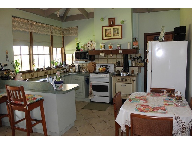 8 Lee Crescent, York WA 6302