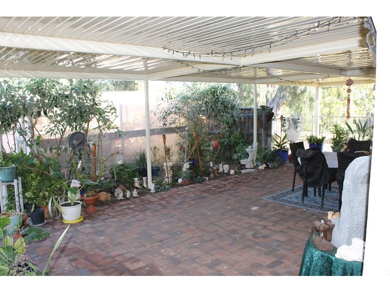 8 Lee Crescent, York WA 6302