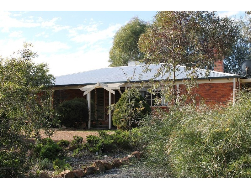 8 Lee Crescent, York WA 6302