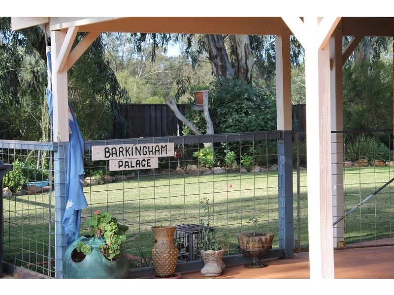 8 Lee Crescent, York WA 6302