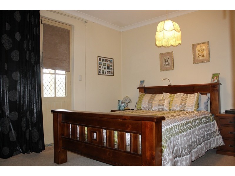 8 Lee Crescent, York WA 6302