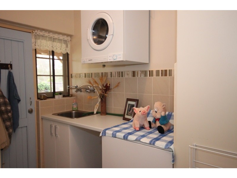 8 Lee Crescent, York WA 6302