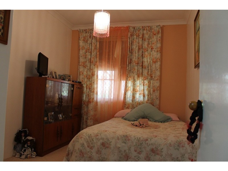 8 Lee Crescent, York WA 6302