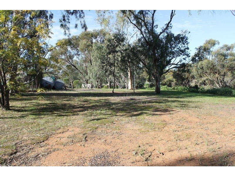 8 Lee Crescent, York WA 6302