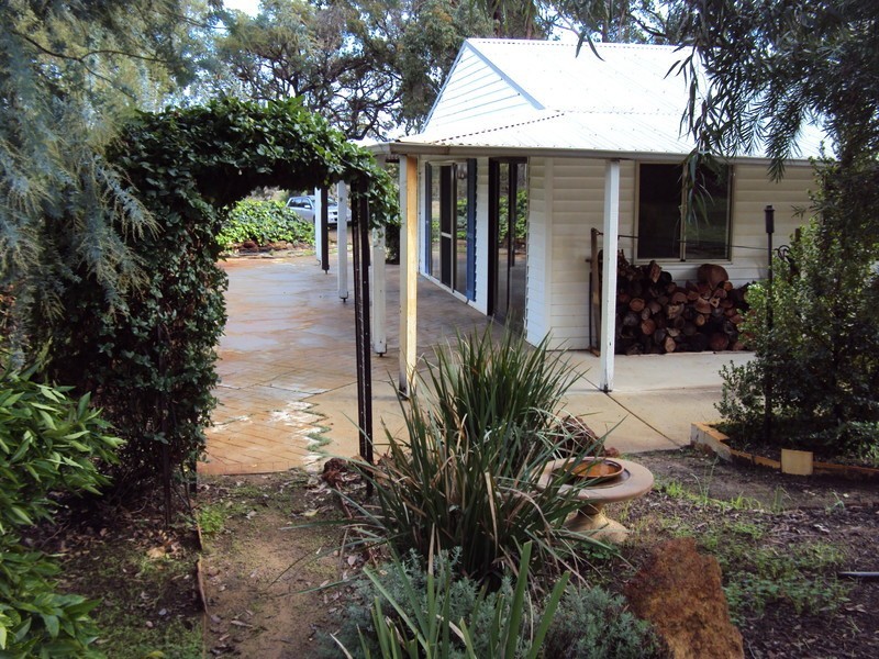 19 Howard Road, Toodyay WA 6566