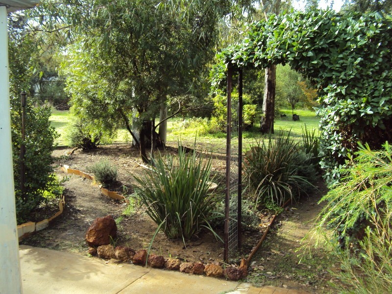 19 Howard Road, Toodyay WA 6566