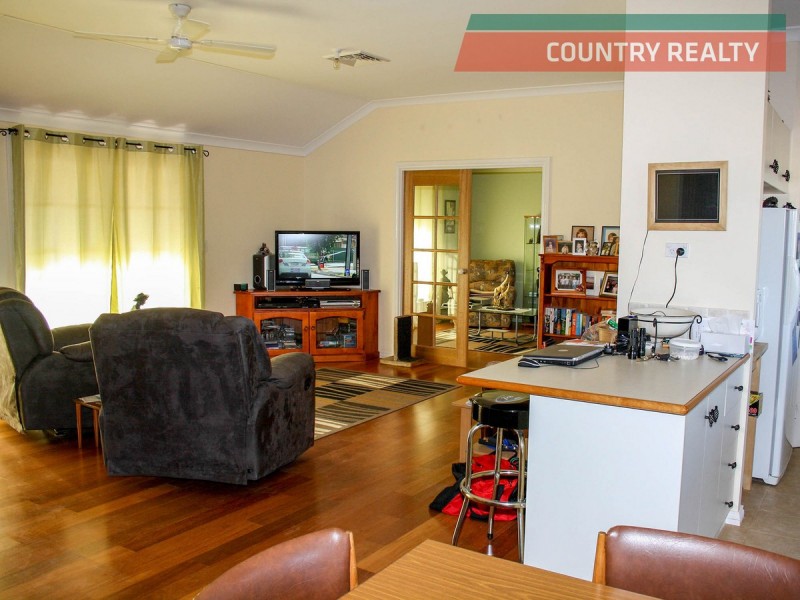 2 Fifth Avenue, Merredin WA 6415