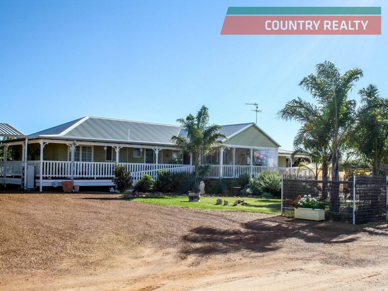 2 Fifth Avenue, Merredin WA 6415