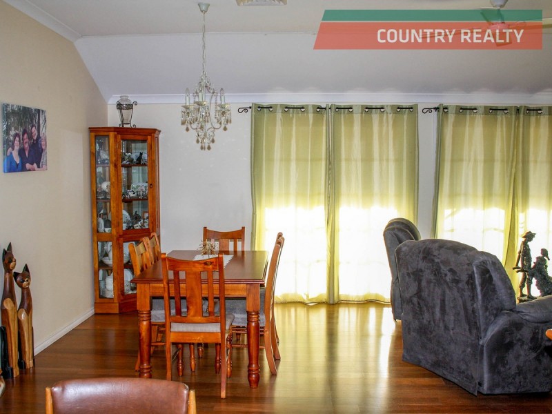 2 Fifth Avenue, Merredin WA 6415