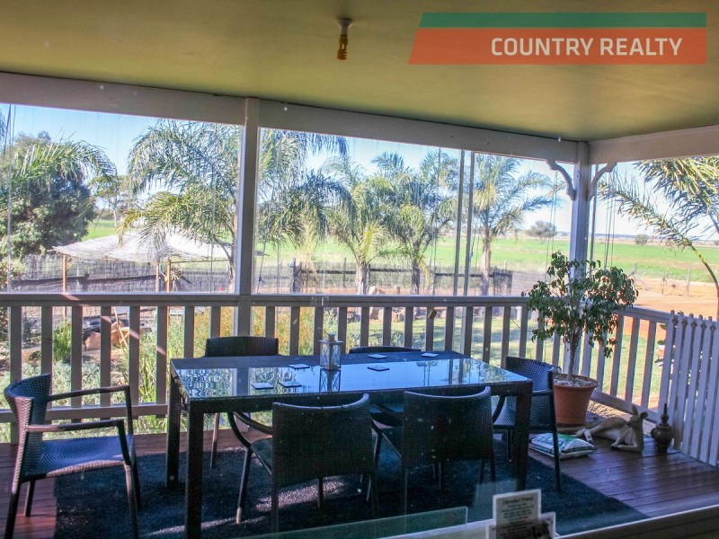 2 Fifth Avenue, Merredin WA 6415