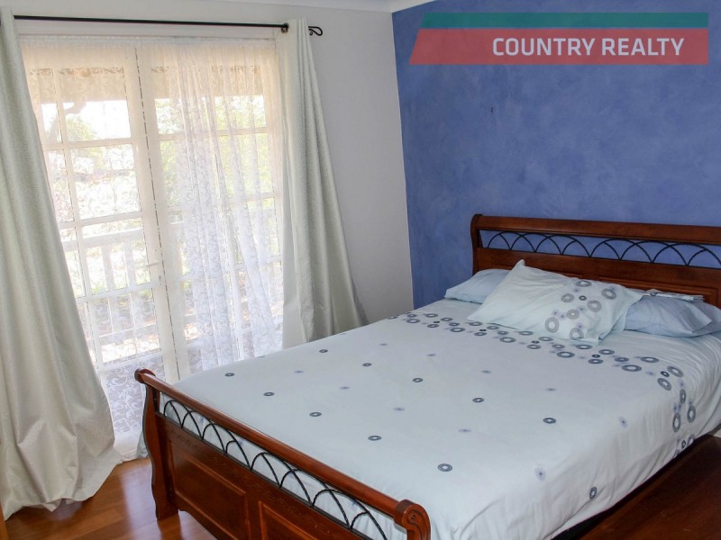 2 Fifth Avenue, Merredin WA 6415