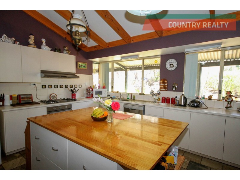 10 Surrey Road, Clackline WA 6564