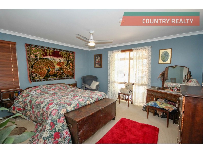 10 Surrey Road, Clackline WA 6564