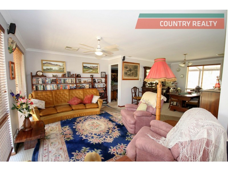 10 Surrey Road, Clackline WA 6564