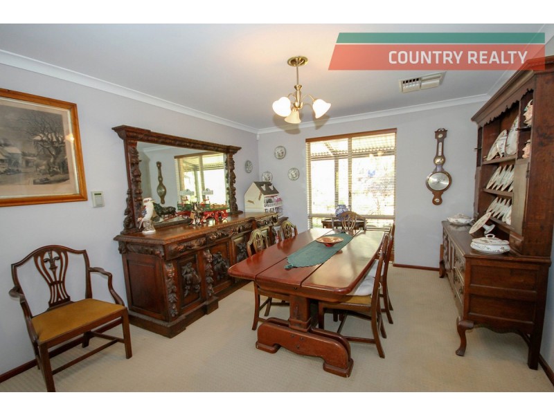 10 Surrey Road, Clackline WA 6564