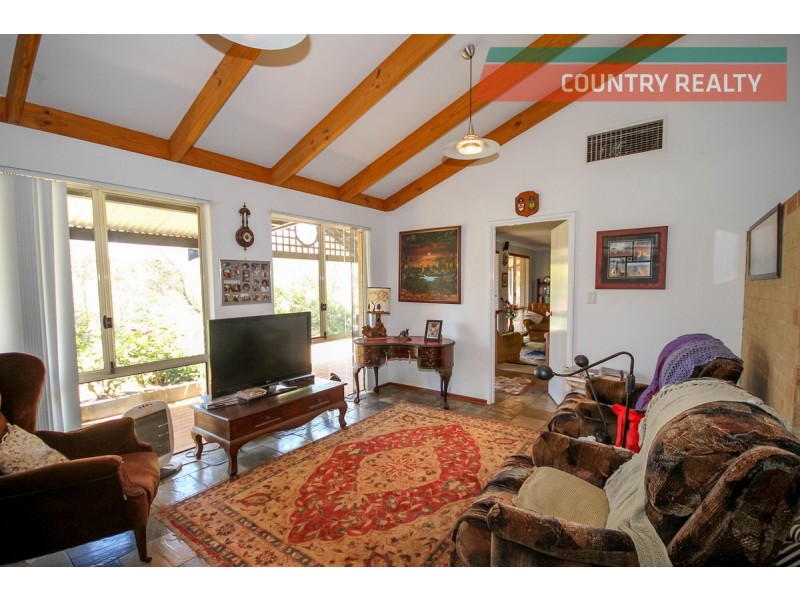 10 Surrey Road, Clackline WA 6564