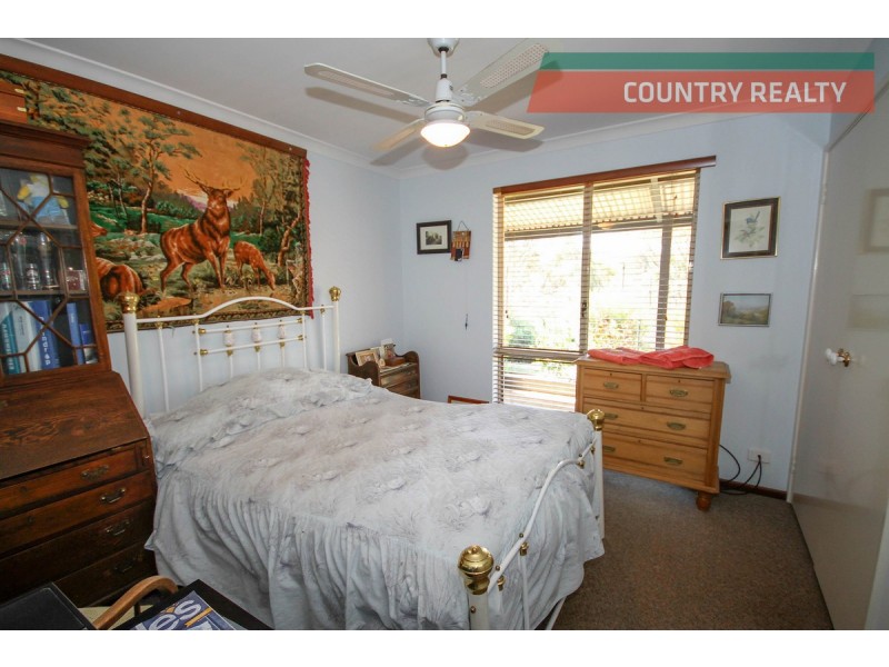 10 Surrey Road, Clackline WA 6564