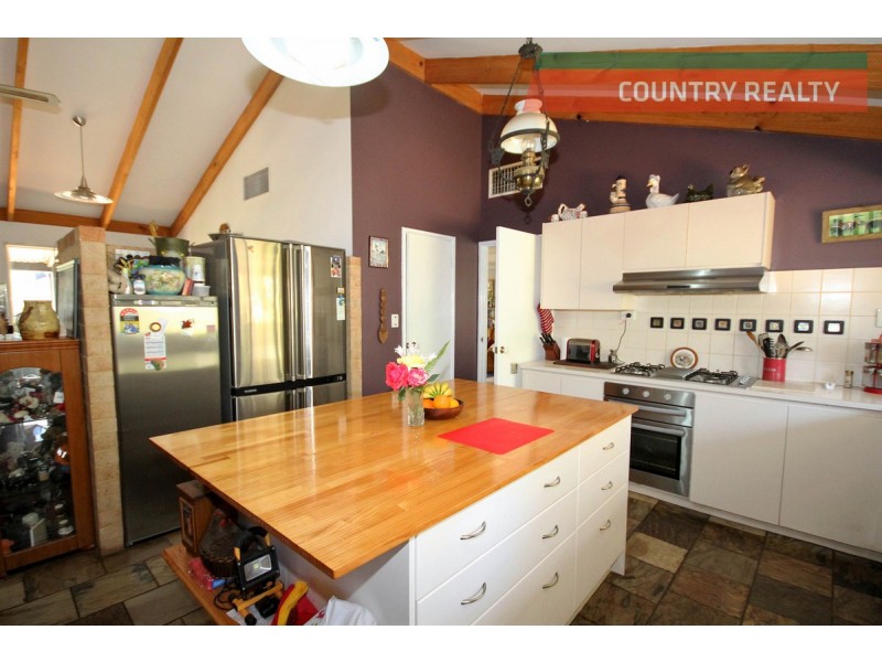 10 Surrey Road, Clackline WA 6564