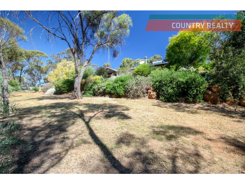 10 Surrey Road, Clackline WA 6564