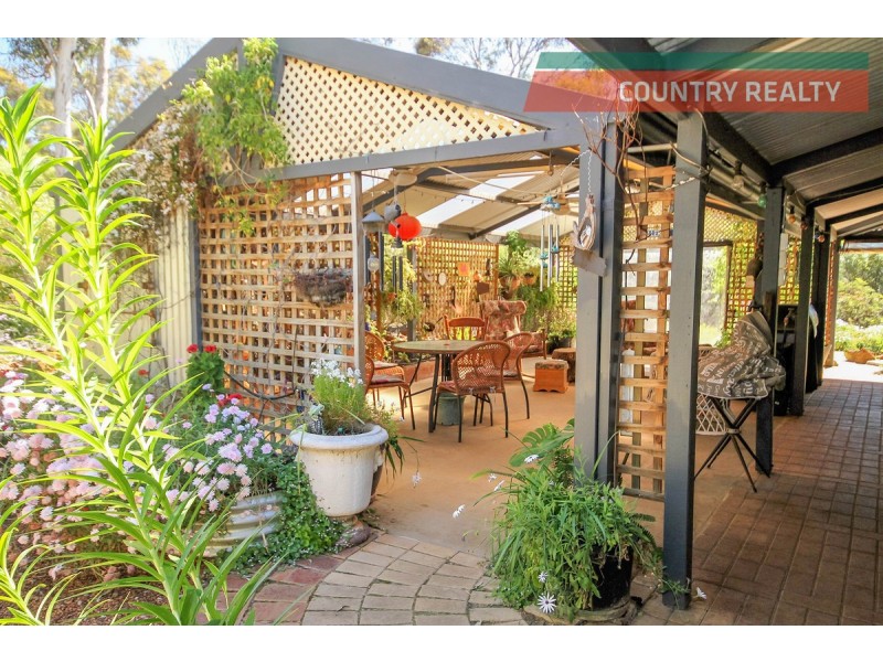 10 Surrey Road, Clackline WA 6564