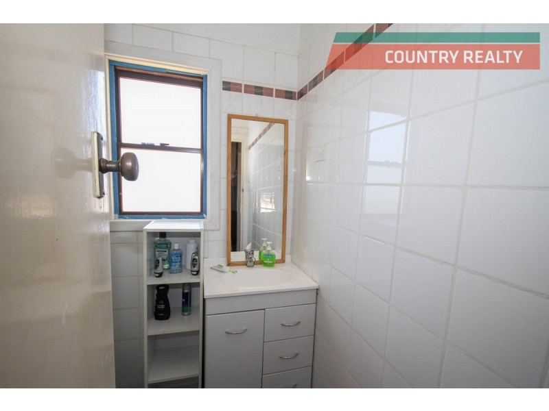 8 Jubilee Street, Merredin WA 6415