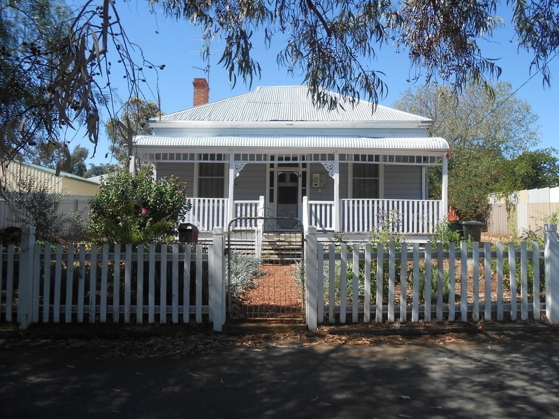 77 Gairdner Street, Northam WA 6401