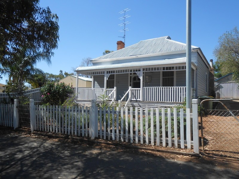 77 Gairdner Street, Northam WA 6401