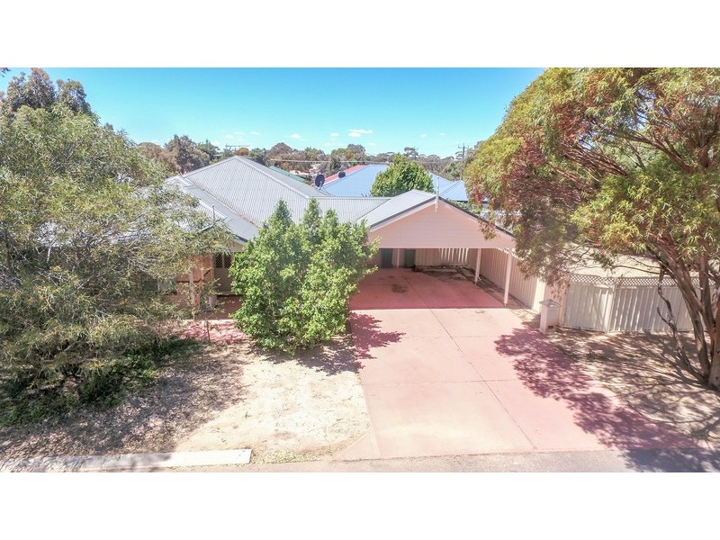 21 Cowan Way, Merredin WA 6415