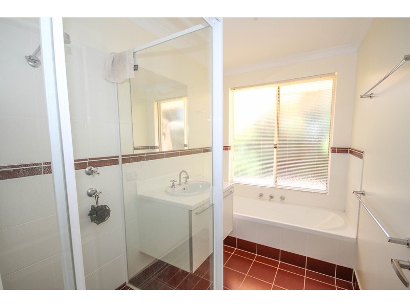 21 Cowan Way, Merredin WA 6415