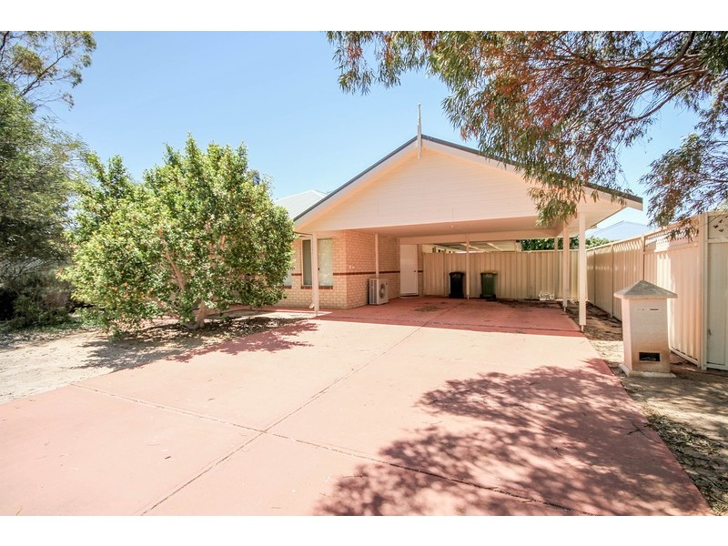 21 Cowan Way, Merredin WA 6415