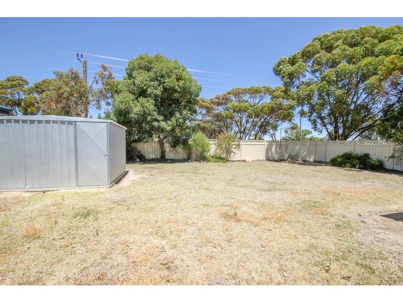 21 Cowan Way, Merredin WA 6415