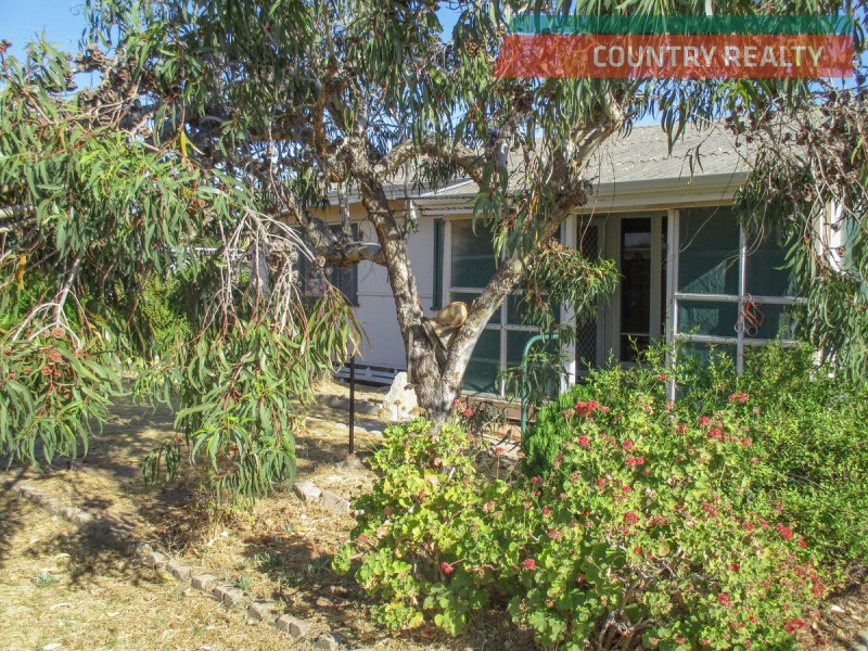 70 Caw Street, Merredin WA 6415