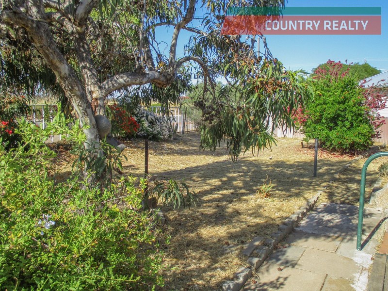 70 Caw Street, Merredin WA 6415