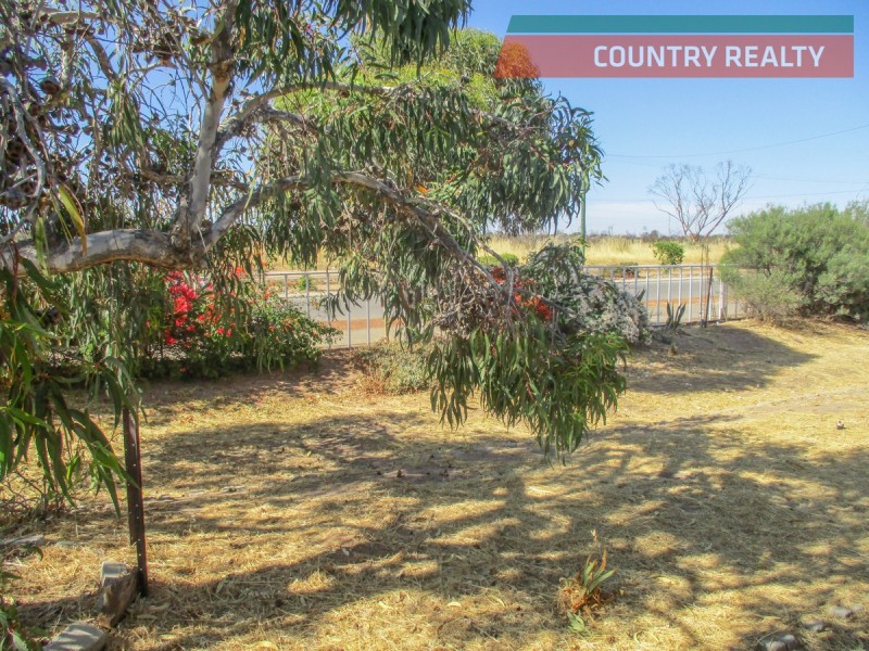 70 Caw Street, Merredin WA 6415